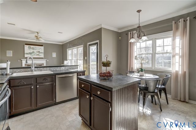 8081 Emerald Pool Ct, Mechanicsville, VA 23111