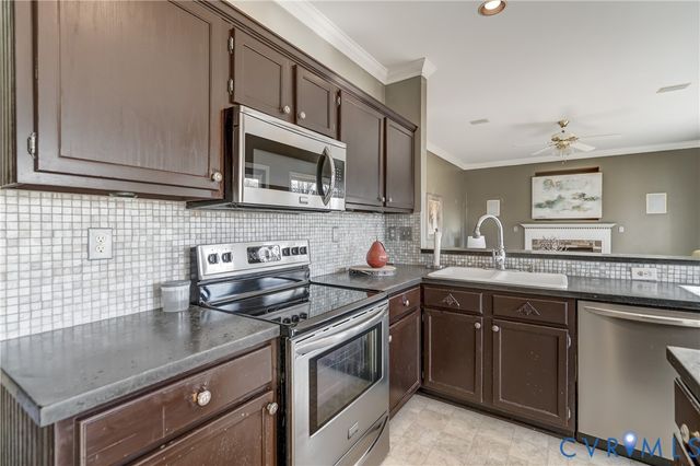 8081 Emerald Pool Ct, Mechanicsville, VA 23111