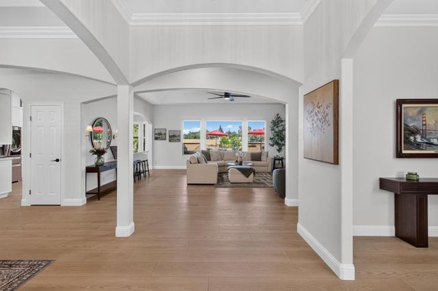 9401 Rawhide Ln, Roseville, CA 95747