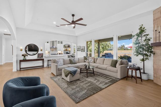 9401 Rawhide Ln, Roseville, CA 95747