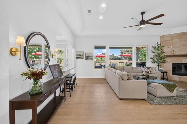 9401 Rawhide Ln, Roseville, CA 95747