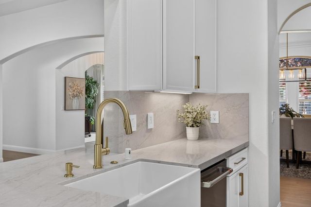9401 Rawhide Ln, Roseville, CA 95747