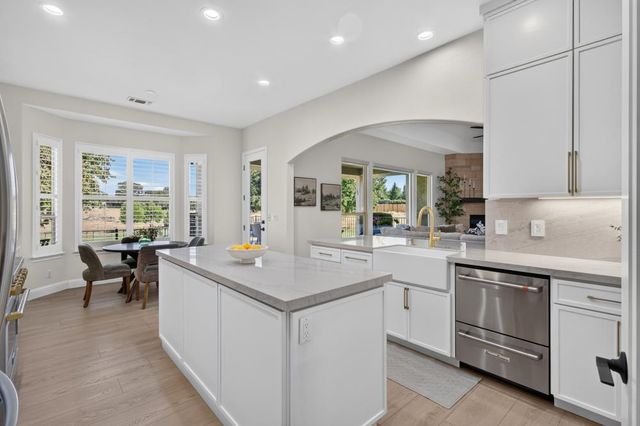 9401 Rawhide Ln, Roseville, CA 95747
