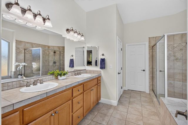 9401 Rawhide Ln, Roseville, CA 95747