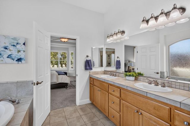 9401 Rawhide Ln, Roseville, CA 95747