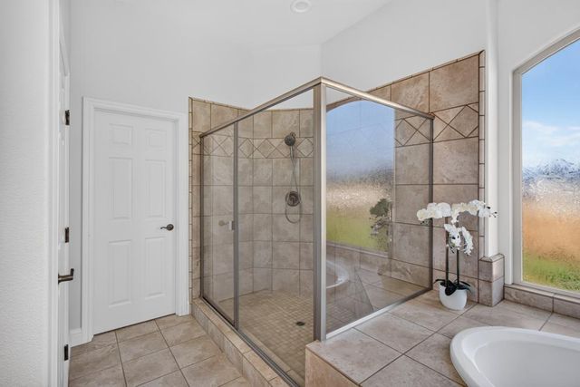9401 Rawhide Ln, Roseville, CA 95747