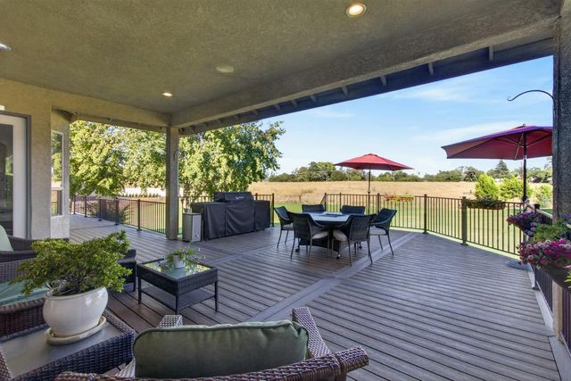 9401 Rawhide Ln, Roseville, CA 95747
