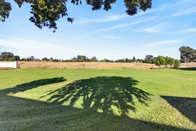 9401 Rawhide Ln, Roseville, CA 95747