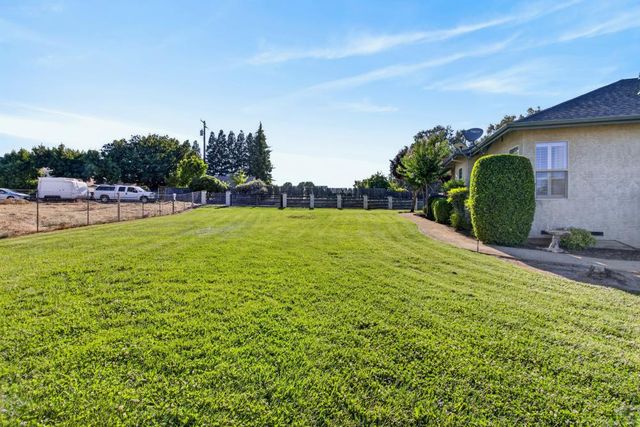 9401 Rawhide Ln, Roseville, CA 95747