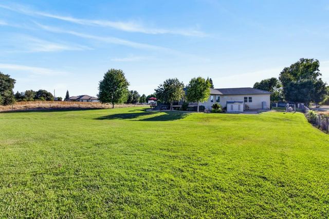 9401 Rawhide Ln, Roseville, CA 95747