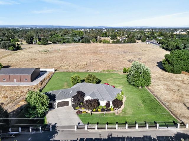 9401 Rawhide Ln, Roseville, CA 95747