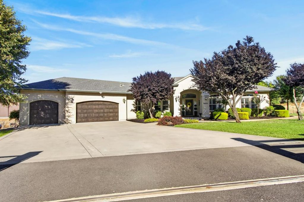 9401 Rawhide Ln, Roseville, CA 95747