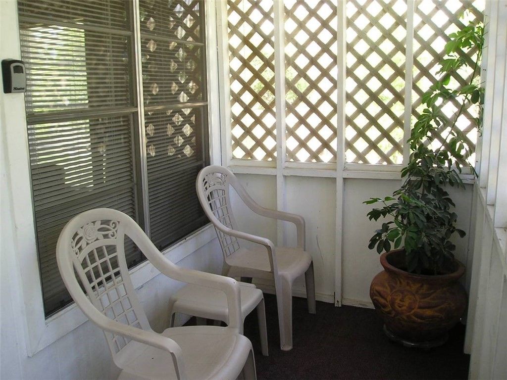 514 S Rife St, Aransas Pass, TX 78336 — photo 2
