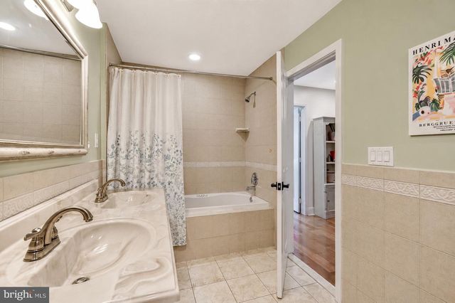 2404 CATHARINE ST, Philadelphia, PA 19146