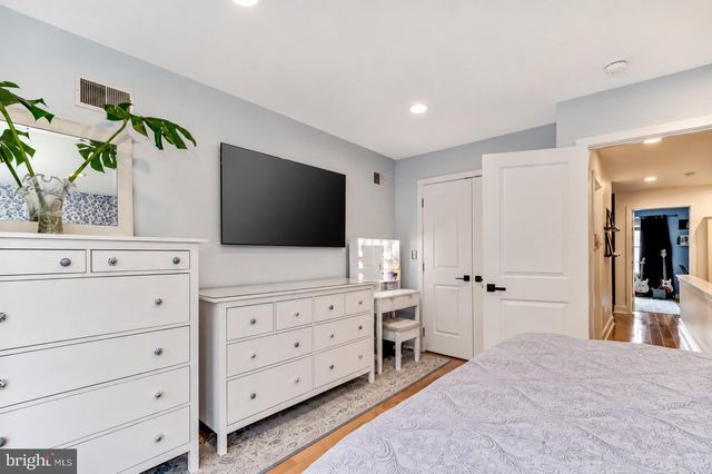 2404 CATHARINE ST, Philadelphia, PA 19146
