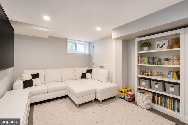 2404 CATHARINE ST, Philadelphia, PA 19146