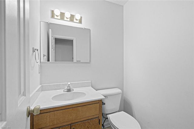 2 Scarborough DR, Hampton, VA 23666