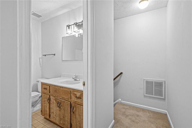 2 Scarborough DR, Hampton, VA 23666