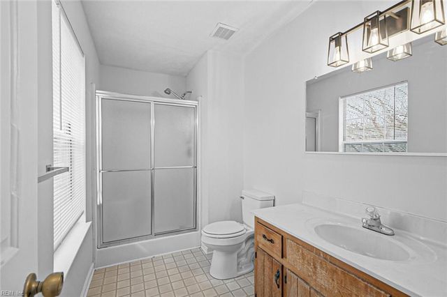 2 Scarborough DR, Hampton, VA 23666