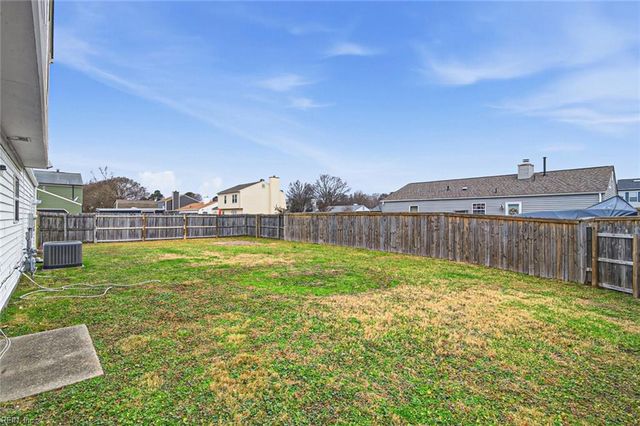 2 Scarborough DR, Hampton, VA 23666