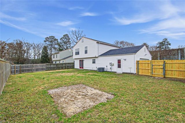 2 Scarborough DR, Hampton, VA 23666