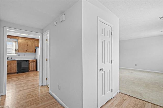 2 Scarborough DR, Hampton, VA 23666