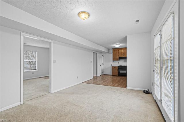 2 Scarborough DR, Hampton, VA 23666