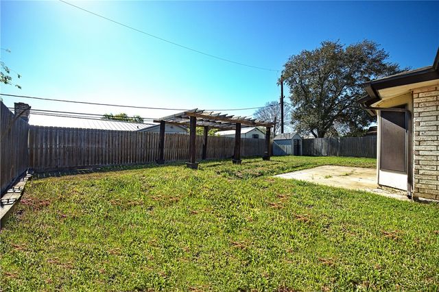 6218 Brewton Dr, Corpus Christi, TX 78415