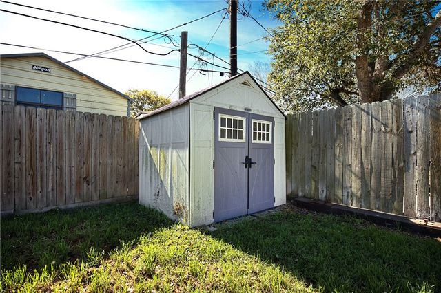 6218 Brewton Dr, Corpus Christi, TX 78415