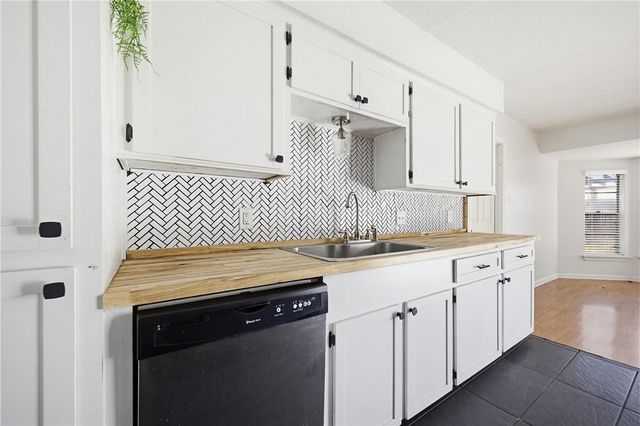 6218 Brewton Dr, Corpus Christi, TX 78415