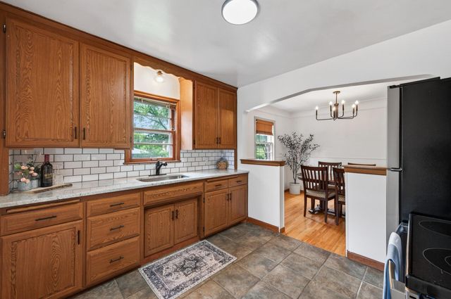 3255 Drew Avenue N, Robbinsdale, MN 55422