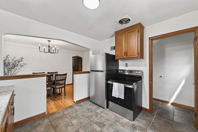 3255 Drew Avenue N, Robbinsdale, MN 55422