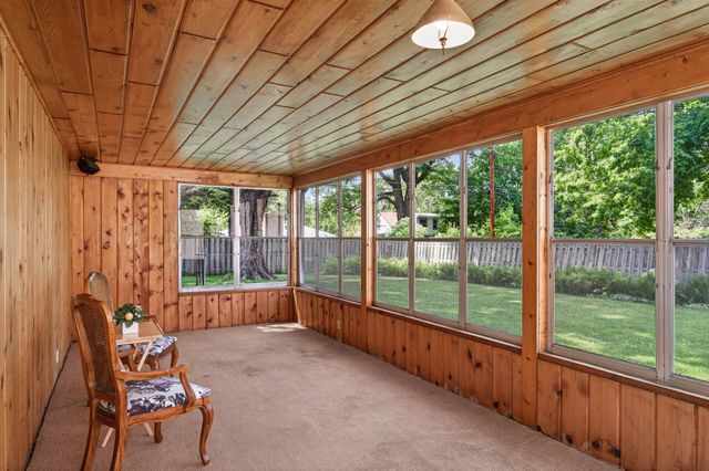 3255 Drew Avenue N, Robbinsdale, MN 55422