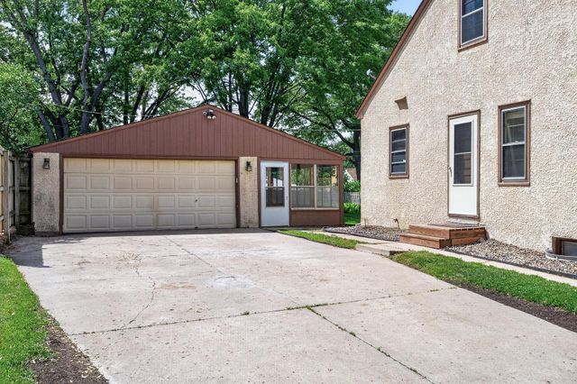 3255 Drew Avenue N, Robbinsdale, MN 55422