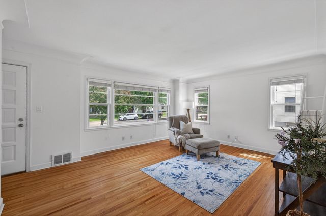 3255 Drew Avenue N, Robbinsdale, MN 55422