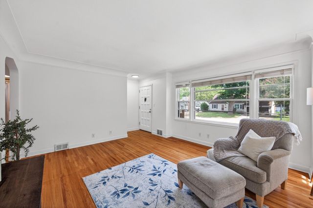 3255 Drew Avenue N, Robbinsdale, MN 55422