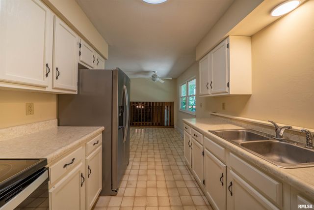 3563 W SAYMORE Lane, Peoria, IL 61615