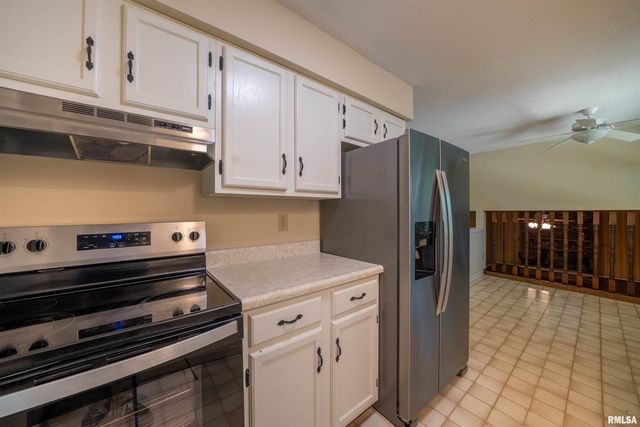 3563 W SAYMORE Lane, Peoria, IL 61615