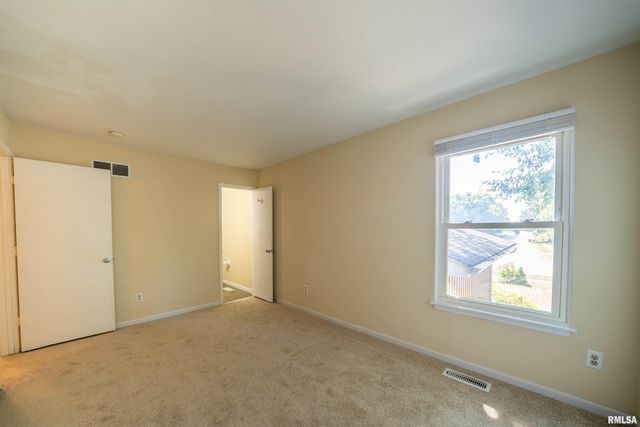 3563 W SAYMORE Lane, Peoria, IL 61615