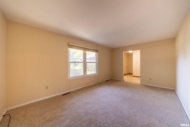 3563 W SAYMORE Lane, Peoria, IL 61615