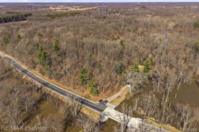 2555 E Cohoctah Road, Deerfield Township, MI 48855