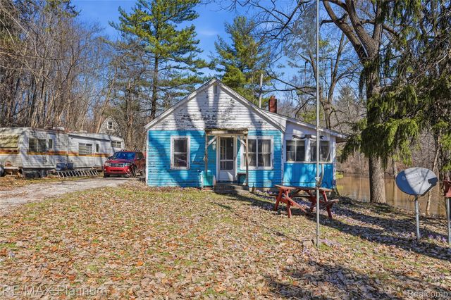 2555 E Cohoctah Road, Deerfield Township, MI 48855