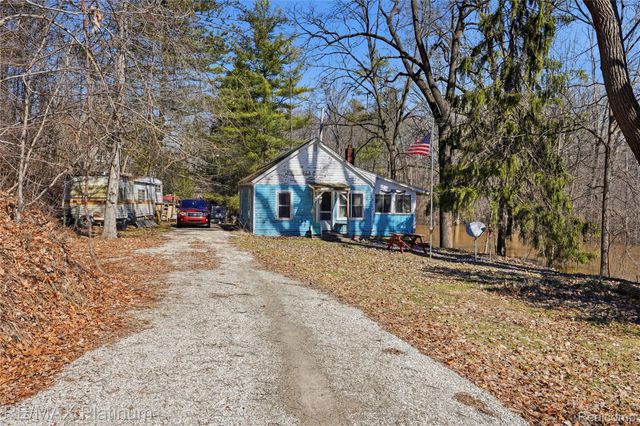 2555 E Cohoctah Road, Deerfield Township, MI 48855