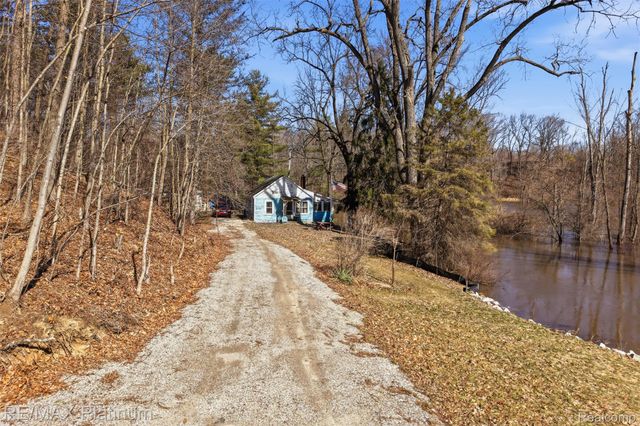 2555 E Cohoctah Road, Deerfield Township, MI 48855