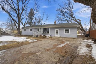 6360 Manson Drive, Waterford Charter Township, MI 48329