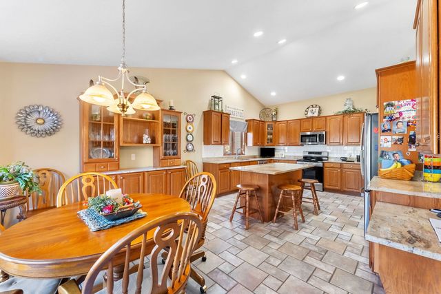 5264 TAYLOR Avenue, Bettendorf, IA 52722