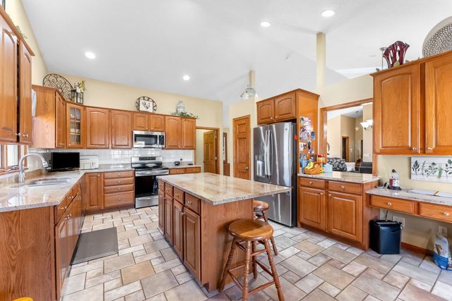 5264 TAYLOR Avenue, Bettendorf, IA 52722