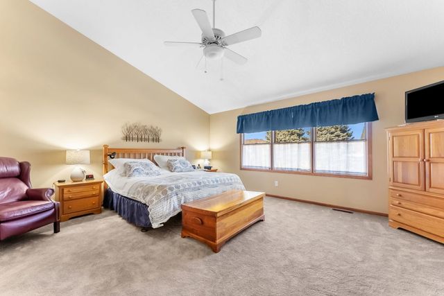 5264 TAYLOR Avenue, Bettendorf, IA 52722