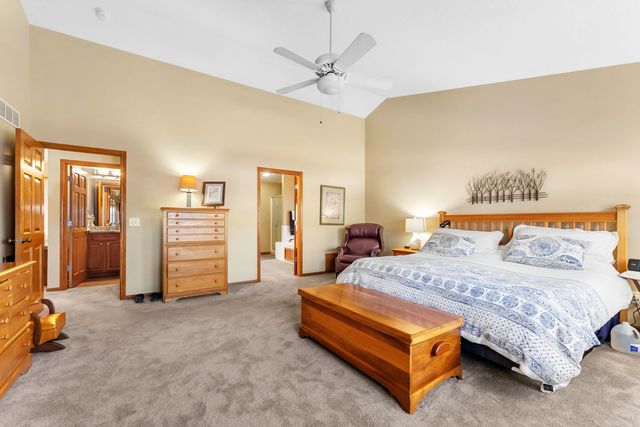 5264 TAYLOR Avenue, Bettendorf, IA 52722