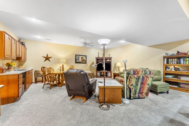 5264 TAYLOR Avenue, Bettendorf, IA 52722